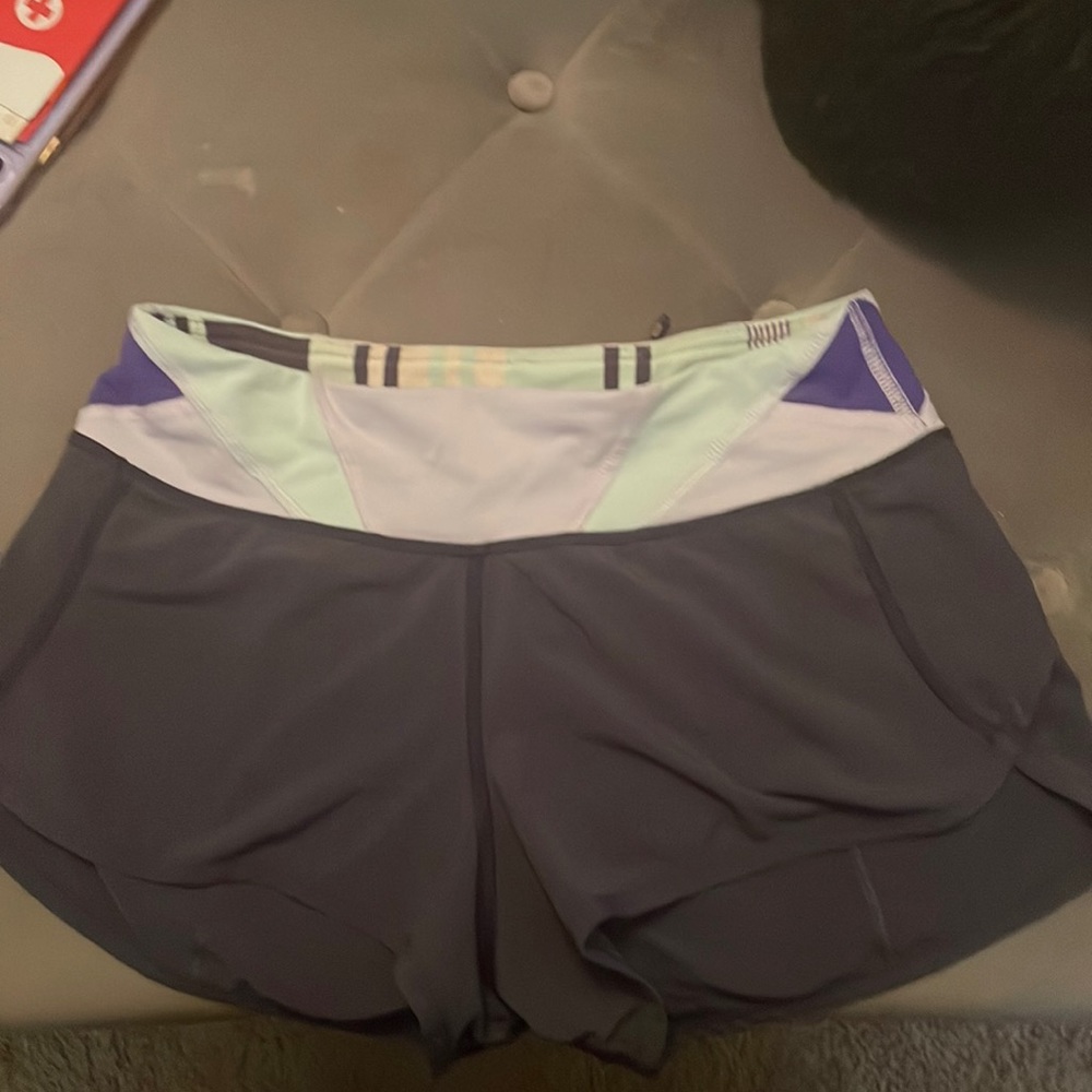 Size 2 Lulu lemon Hotty Hot shorts 2.5 inseam.  GUC
